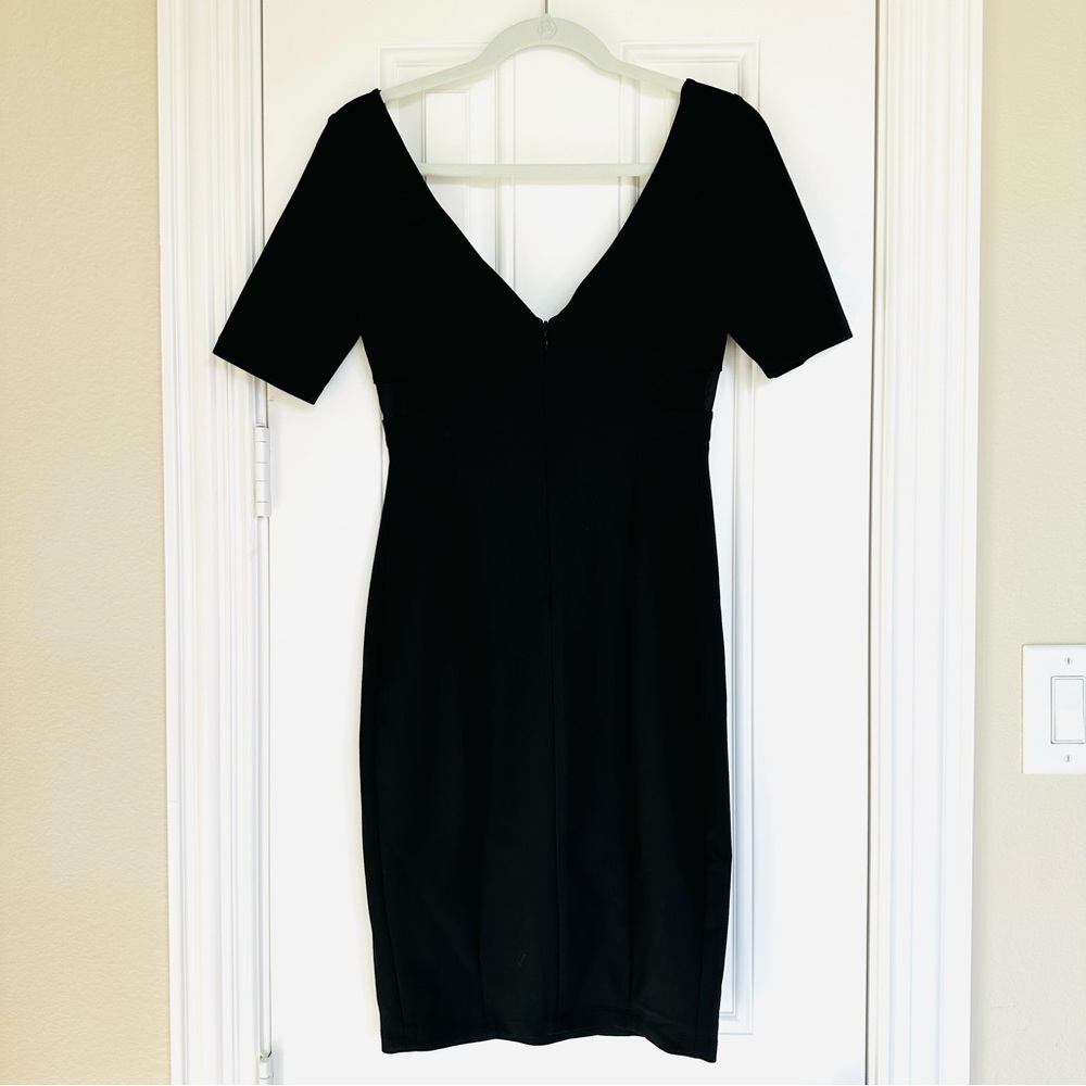 Elizabeth and James Black V-Neck Sheath Dress - Picture 7 of 12